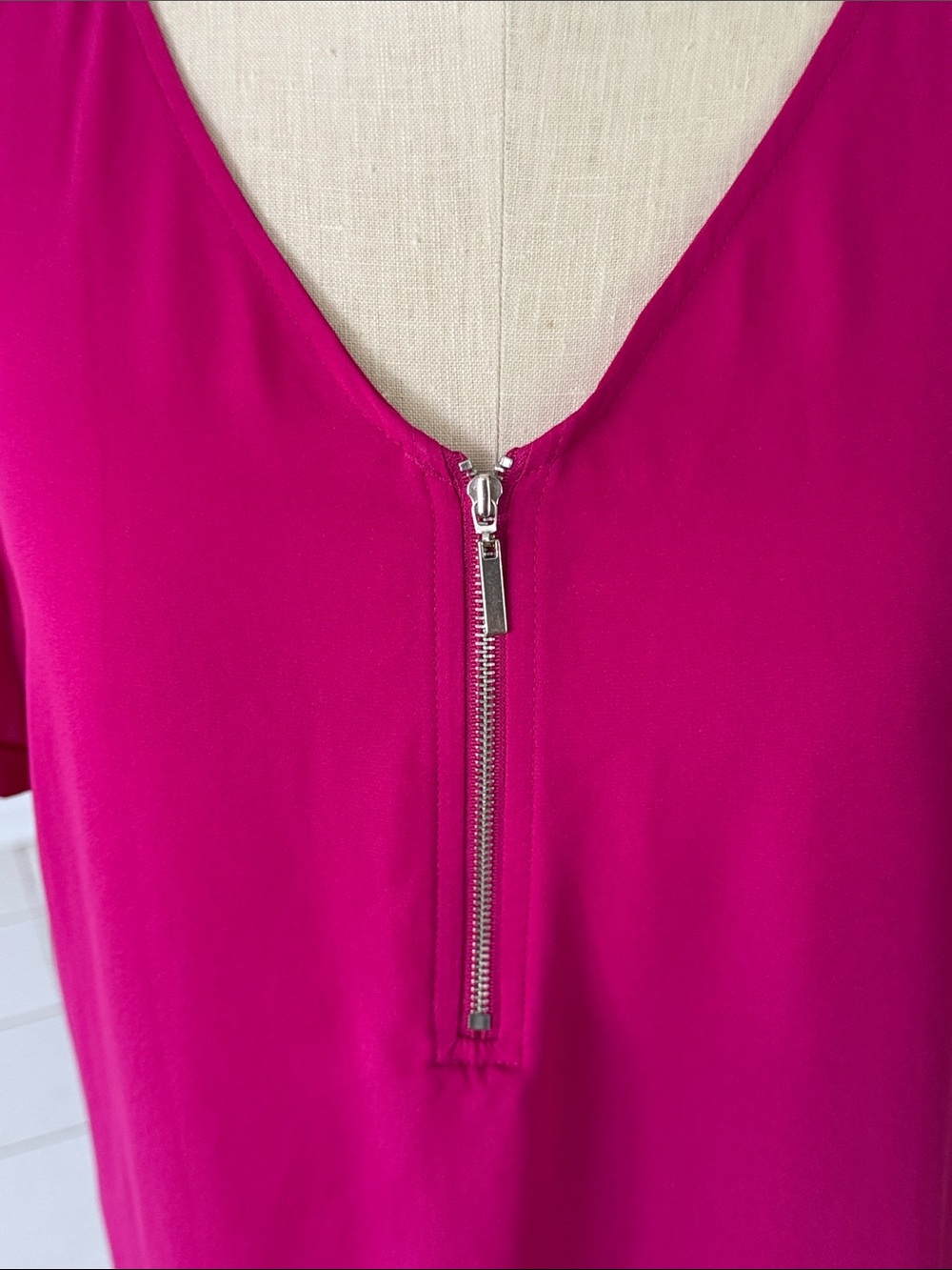 Apt. 9 Fuchsia Short Sleeve Zip V-Neck Blouse - Picture 4 of 5
